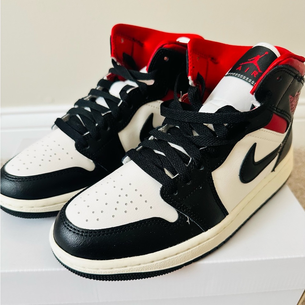 Air Jordan 1 Mid